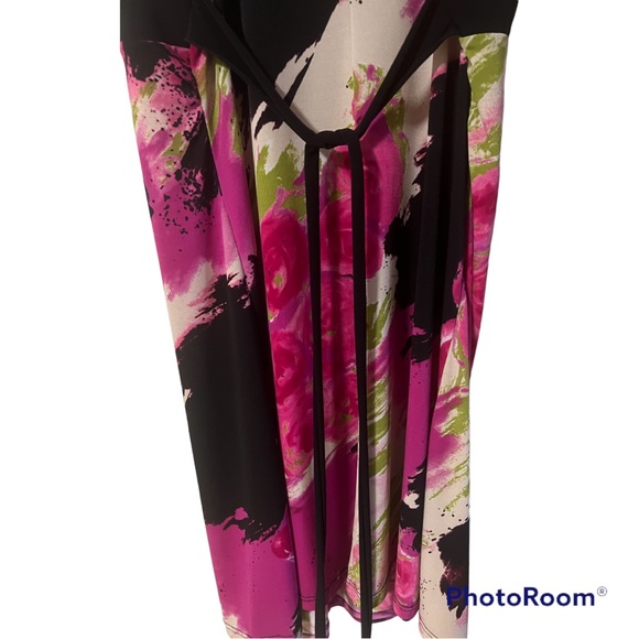 A cute dress that ties in the back by Bizz girl in a size small - Picture 7 of 7